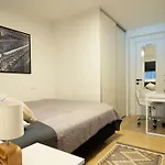 Madeline - Stunning View With A Pool And A Private Parking 公寓 *