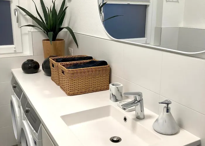 Madeline - Stunning View With A Pool And A Private Parking Appartamento Cremia